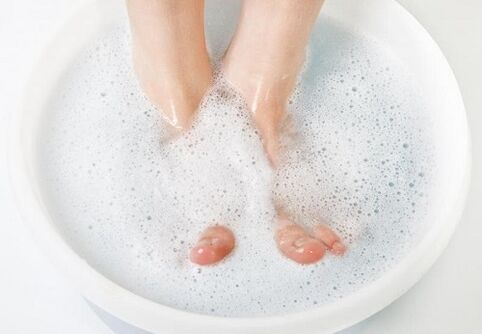 frisdrankbad voor de behandeling van nagelschimmel